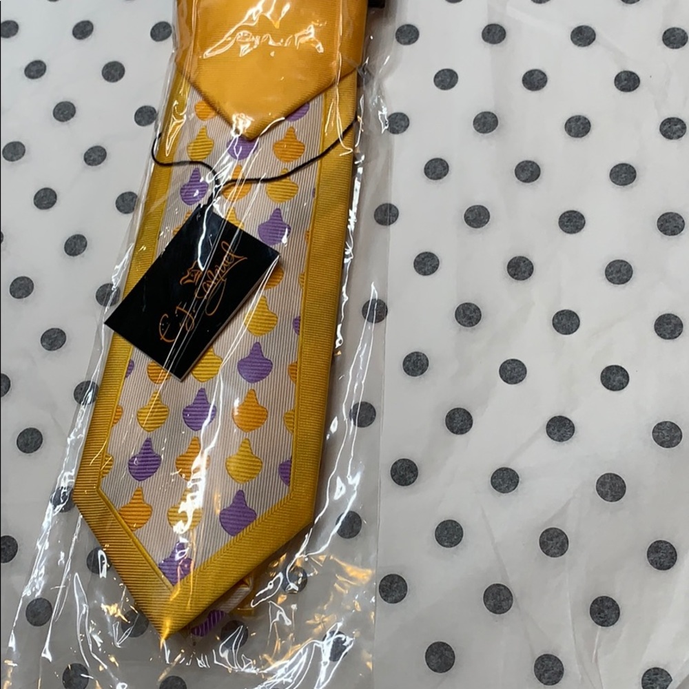 EJ Samuel Necktie With Handkerchief